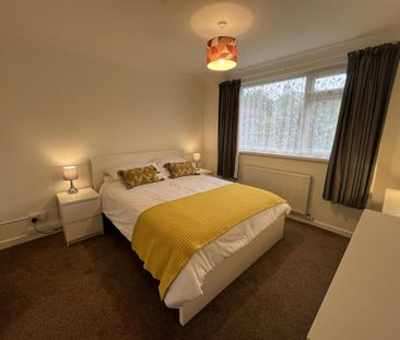 3 bedroom semi-detached bungalow to rent - Photo 6