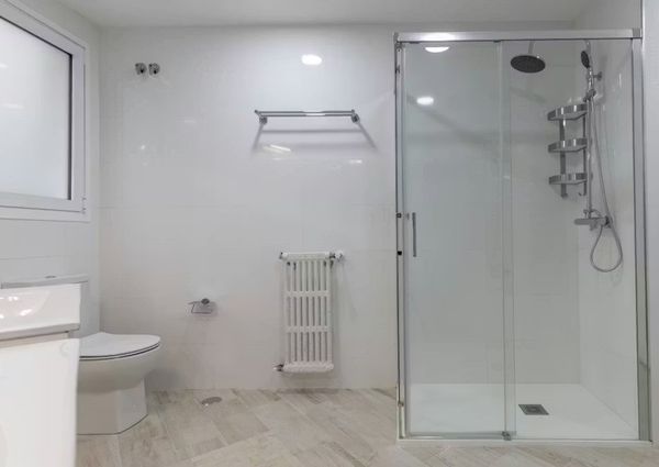 Calle Periodista Azzati, Valencia, Valencian Community 46002