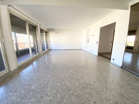 Appartement 3 pièces 106m2 MARSEILLE 8EME 1 450 euros - Photo 3