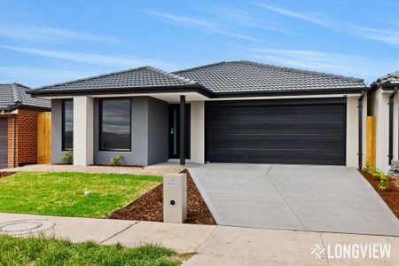 5 Newcastle Road, Rockbank VIC 3335 - House For Rent | Domain - Photo 2