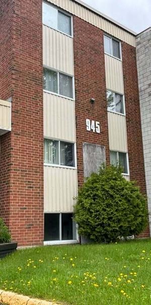 BEAU 4½ | CHAUFFAGE-EAU CHAUDE - Photo 1