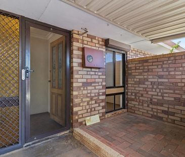 A 70s classic with space, charm and convenience! - Photo 6