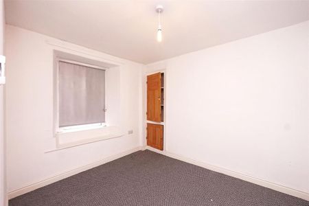 4 bedroom terraced house to rent - Photo 2