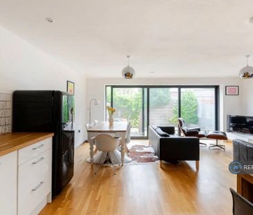 1 bedroom in a house share to rent - Photo 2