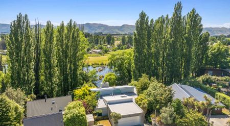 Architectural Masterpiece Overlooking the Lagoon - Photo 4