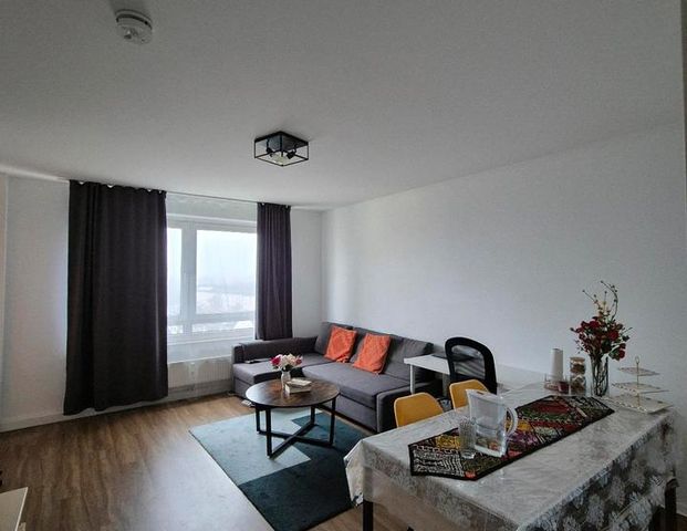 Möblierte 2-Zimmer-Wohnung mit toller Aussicht in Schwanheim - Photo 1