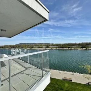 Traumhafte Terrassenwohnung in der "Ersten Reihe" am Wasser - Photo 3