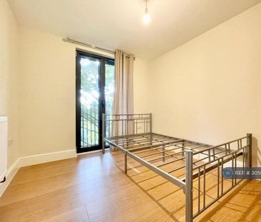 3 bedroom flat to rent - Photo 2