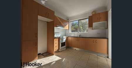 Spacious 3-Bedroom Unit in Quiet Street with Lock up Garage and Built-ins - Photo 5