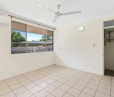 SPACIOUS HOME WITH POOL - Photo 5