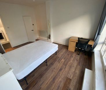 Room in a Shared House, St. Davids Square, E14 - Photo 5