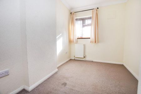 3 bedroom end of terrace house to rent - Photo 3