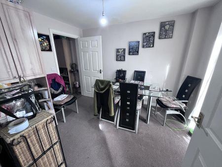 4 bedroom townhouse to rent - Photo 2