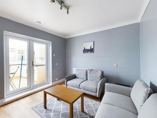 4 bedroom terraced house to rent - Photo 1