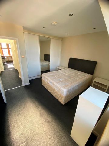 2 Bed Flat, Gledstanes Road, W14 - Photo 3