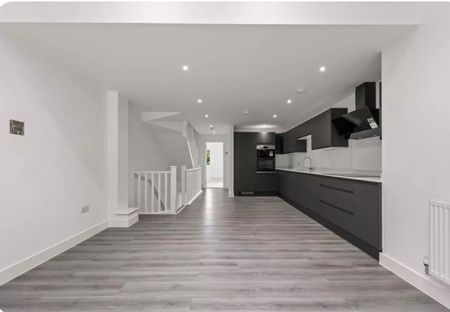 4 Bed Semi-Detached House, Nottingham, NG3 - Photo 5