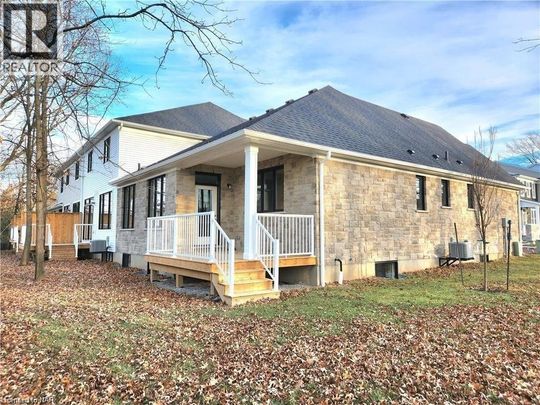 For Lease - 15 SHAMROCK Common, St. Catharines, Ontario - Photo 1