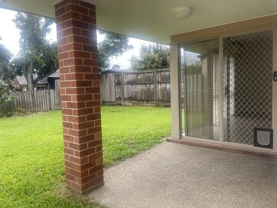 Lovely 3 bedroom renovated home in popular Upper Coomera - Photo 1