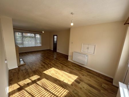 3 bedroom semi-detached house to rent - Photo 2