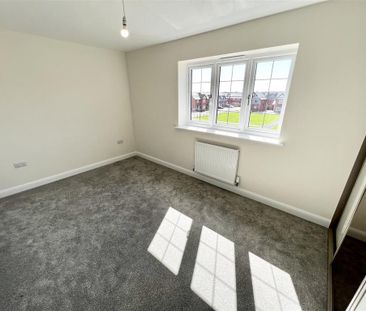 4 bedroom semi-detached house to rent - Photo 2