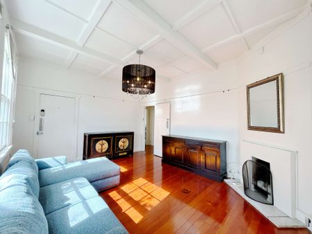 Charming Apartment Gem on Newton Road, Mount Eden! - Photo 4