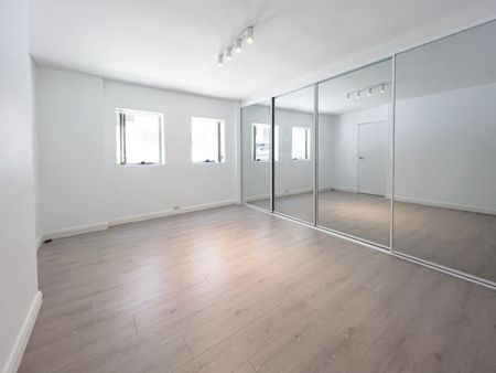 Spacious one-bedroom apartment in heart of Woolloomooloo - Photo 2