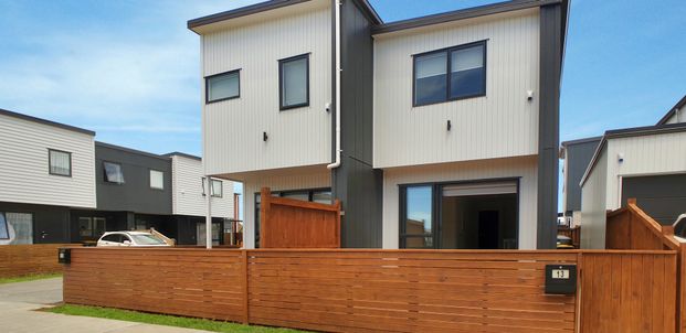 HOBSONVILLE - Terrace House - Photo 1