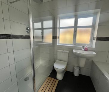 3 bedroom end of terrace house to rent - Photo 3