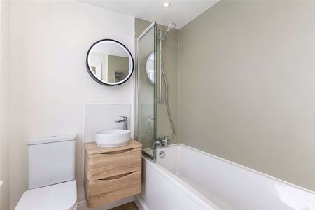 A newly refurbished, three-bedroom, two bathroom apartment, benefitting from air conditioning in the reception room and bedrooms, walking distance to South Kensington Station. - Photo 5