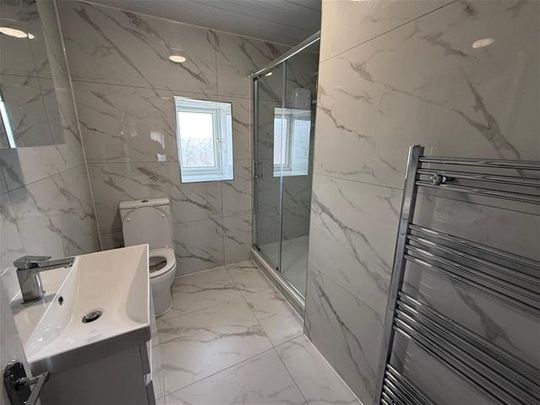 4 bedroom semi-detached house to rent - Photo 1