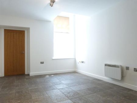 2 bedroom ground floor flat to rent - Photo 3
