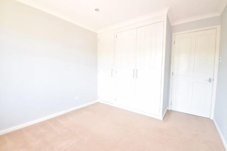 Stevens Close, Epsom, Surrey, KT17 4RG - Photo 3