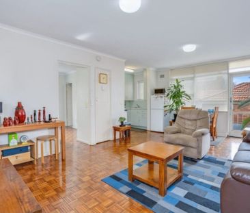 One Bedroom + Top Floor Balcony Apartment in the Belmore Gardens - Photo 3