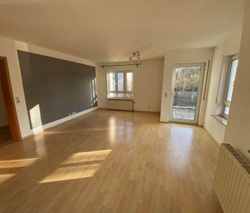 Gemütliche 2-Zimmer-Wohnung mit Einbauküche, Balkon und Stellplatz - Photo 2