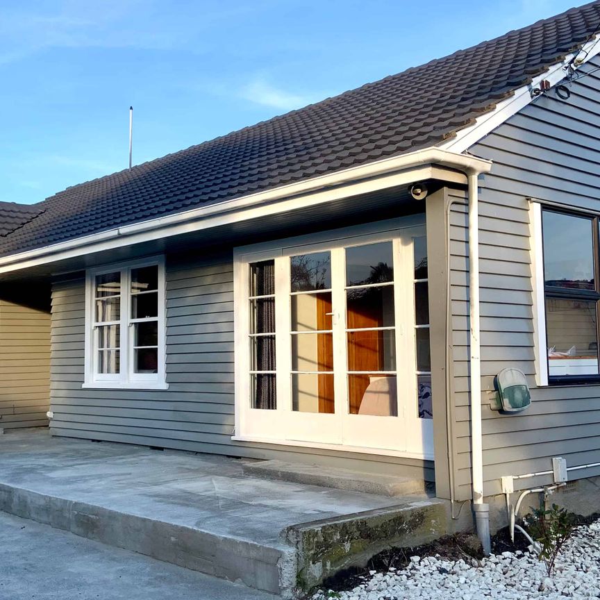 Spacious fully furnished family home in prime location! - Photo 1