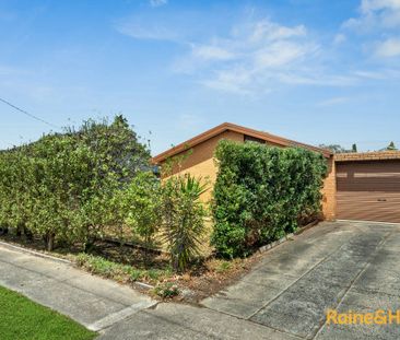 34 Valepark Crescent, Cranbourne, VIC 3977 - Photo 2