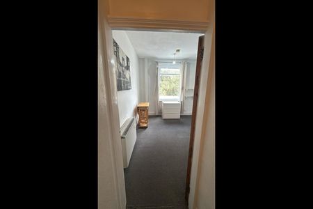 Studio Flat, Loughborough Road, NG2 - Photo 2