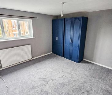 2 bedroom end of terrace house to rent - Photo 3