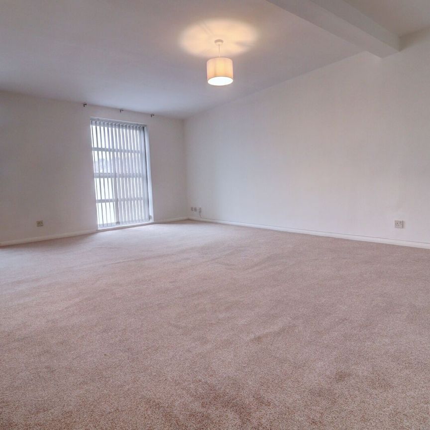 4 bedroom flat to rent - Photo 1