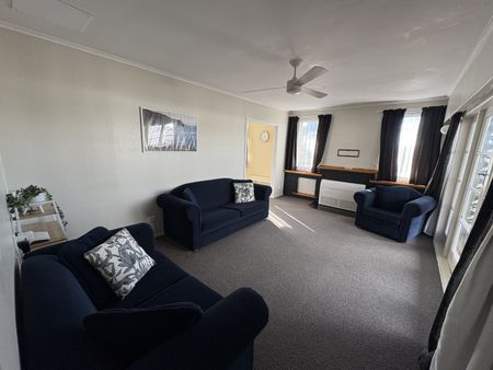 Tidy 3-Bedroom Home with Great Indoor-Outdoor Flow - Ngongotaha - Photo 4