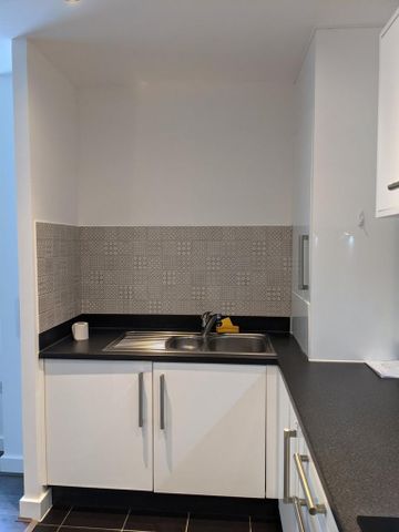 3 bedroom flat to rent - Photo 3