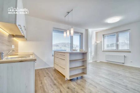 Pronájem moderního bytu 1+kk s terasou, šatnou a parkováním Kaskády Hranice - Photo 2