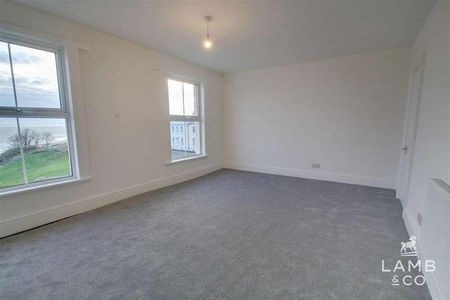 The Parade, CO14 - Photo 2