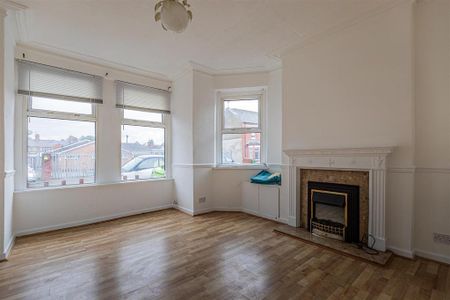 3 bedroom end of terrace house to rent - Photo 2