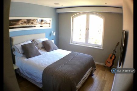 2 bedroom penthouse to rent - Photo 3