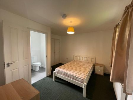 1 bedroom in a house share to rent - Photo 4
