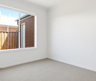 HOME FOR RENT IN THRONHILL PARK - Photo 5