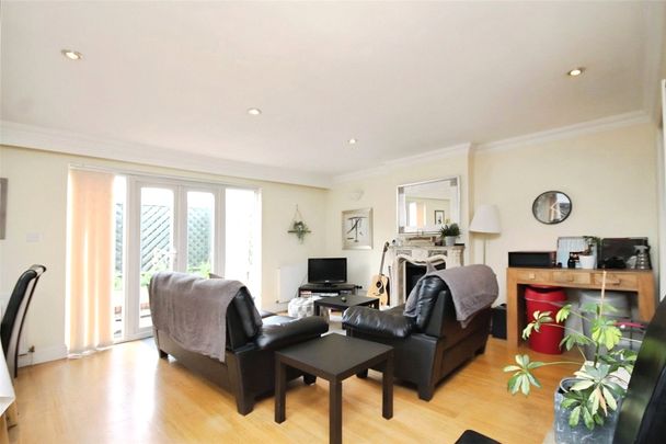 Earlsfield Road, London, SW18 3DT - Photo 1