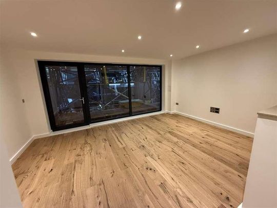 Hawthorne Crescent, Greenwich, London, SE10 - Photo 1