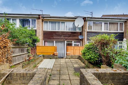 Terraced House To Let - Photo 5